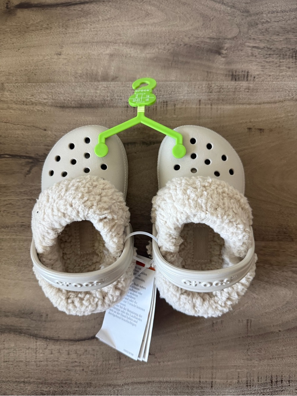 NWT CROCS Kids Lined Clog in Cream